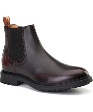 Elegant und stilvoll, der Roebuck Chelsea Boot verfügt über Designer-Lederoberteile mit einem einzigartigen „Rub-Off“-Finish, einem Nylon-Ziehband und einem elastischen Einsatz für einfaches Anziehen. Mit einer genoppten Gummisohle und einer Ortholite-Einlegesohle vereinen sich Komfort und Langlebigkeit.