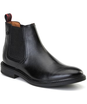 Hergestellt aus geschmeidigem Leder und mit einer Ortholite-Innensohle für zusätzlichen Komfort versehen, wird der Herren-Sussex-Chelsea-Boot von Base London eine vielseitige Ergänzung zu Ihrer smarten Freizeitgarderobe sein.