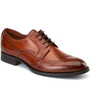 Je schoeisel belde...het is tijd voor een opfrisser! De Bell brogues van Base London zijn gemaakt van kwaliteitsleer met intrigerende brogue-details. Een sluiting met 4 veters zorgt voor een goede pasvorm, terwijl de Ortholite-binnenzool direct comfort garandeert.