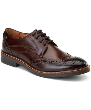 Quintessentiell britisches Design und handgefertigt aus hochwertigem Leder, der York Brogue Schuh von Base London strahlt Selbstbewusstsein und Raffinesse aus. Perfekt, um bei der Arbeit und bei formellen Anlässen Eindruck zu machen.