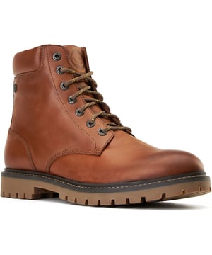 Gebaut für Stil und Stabilität, verfügt der Nickel Boot über hochwertiges Pull-Up-Leder, einen großen gepolsterten Abschluss und Wanderstiefel-Schnürsenkel für eine sichere Passform. Abgerundet wird das Ganze durch eine profilierte Gummisohle für zusätzlichen Halt - ein robustes Must-Have mit urbaner Ausstrahlung.