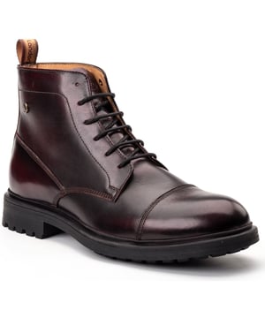 Die Boulton-Zehenkappe-Stiefel von Base London sind aus hochwertigem Leder gefertigt und sitzen fest auf einer modischen Gummisohle für einen selbstbewussten Schritt. Die Ortholite-Technologie im Inneren sorgt dafür, dass sie von Anfang an bequem sind - ein schicker Stiefel für den modernen Gentleman.