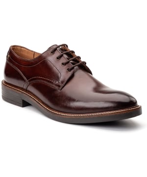 Manchmal ist weniger mehr! Man benötigt nicht immer das schickste Paar Schuhe, um mit Selbstbewusstsein zu gehen. Der Durham Derby mit glatter Kappe ist schlicht im Design, besteht aber aus hochwertigem Lederobermaterial und verfügt über eine bequeme Ortholite-Innensohle.