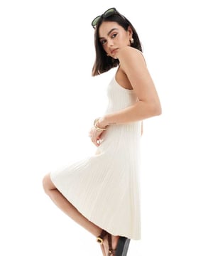 Dresses by Vero Moda Adding to bag in 3, 2, 1? Round neck Sleeveless style Regular fitSold By: Asos