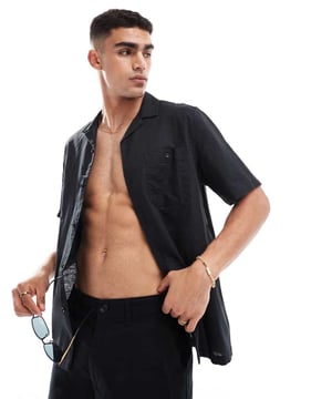 Shirts by ASOS DESIGN Do the smart thing Revere collar Button placket Chest pocket Short sleeves Relaxed fitSold By: Asos