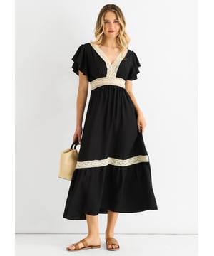 Dieses beigefarbene Midikleid mit zarten Häkelspitzeneinsätzen ist mühelos schick und verleiht einen Hauch von Bohème-Flair. Der Gummizug in der Taille sorgt für eine schmeichelhafte Silhouette und garantiert ganztägigen Tragekomfort. Perfekt für sommerliche Zusammenkünfte oder mit Accessoires für Abendveranstaltungen.
