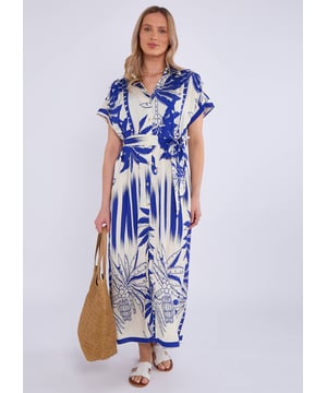 Blijf deze zomer koel en stijlvol met onze Tropical Print Midi Overhemdjurk. Deze jurk is perfect voor elke gelegenheid en heeft een levendige tropische print waarmee je opvalt in de menigte. Dankzij de comfortabele en vloeiende pasvorm zul je overal de aandacht trekken.
