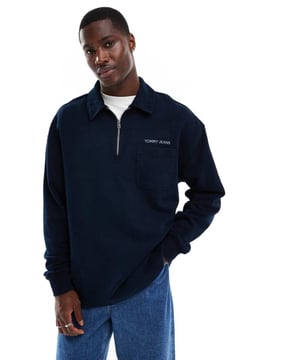 Hoodies & Sweatshirts by Tommy Jeans Sweater weather Branded design Spread collar Long sleeves Partial zip fastening Regular fitSold By: Asos