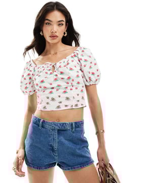 Tops by Vero Moda Introduce it to your other nice tops Sweetheart neck Puff sleeves Tie front Shirred, stretch panel to back Regular fitSold By: Asos