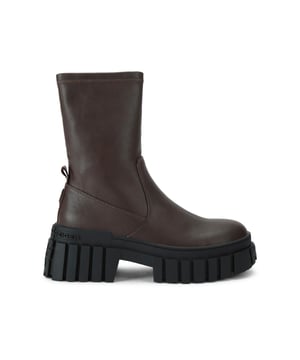 The KG Kurt Geiger Tegan sock boot feature a brown upper with soft ankle for slip on ability. The sole is moulded with multiple KG Kurt Geiger logos. There is also a contrast KG Kurt Geiger branded tab.