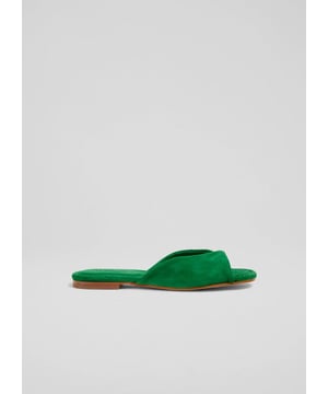 Experience effortless elegance with the Cora twist front sandal in lush green suede. Featuring a textured finish with a 100% leather upper and lining, it combines luxury and comfort. Perfect for sundresses or tailored shorts, these versatile sandals add class to brunches, garden parties, or market strolls, enhancing any casual outing.