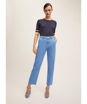 The Willow jean, designed in pale indigo, enhances your smart casual wardrobe. Ideal for brunch with friends or a relaxed day at the office. Made from soft stretch denim, it features tobacco stitch detailing, ivory flat buttons, and practical front pockets. Pair these wide crop jeans with a crisp white blouse and loafers for a stylish day out.