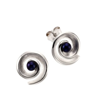 Entdecken Sie die magische Faszination der schimmernden Perlen!  Zeeme Pearls - Damen-Ohrstecker aus 925 Sterling Silber mit 2x Perle schwarz 3,5-4mm