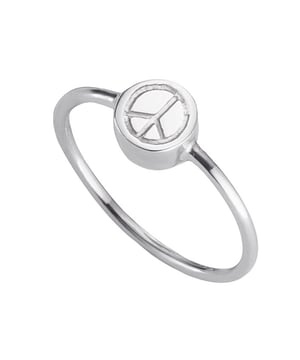 Feine Echtschmuckmarke - designed in Deutschland  cai love - Ring in 925/- Sterling Silber rhodiniert mit Peace-Symbol. Die Ringschiene ist ca. 1,3mm stark und der Ringkopf ist ca. 6,3mm breit. Der Artikel wird in einer Schmuckverpackung geliefert.