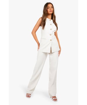 Trousers are a more sophisticated alternative to skinniesTrousers take on a realxed silhouette for the new season, with sports tailoring setting the trends and the wide leg one to watch. Pick printed palazzo pants for a dramatic day time look and tone down with a basic tee, or go for androgynous appeal in tapered man pants and wear with worn-in trainers for a trend-led twist.