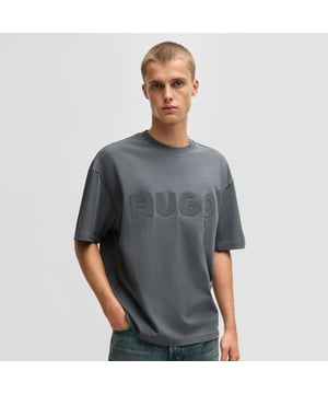 Mens HUGO Dinkee Oversized Fit T-Shirt in cotton with decorative reflective logo in open greyGet comfy with this oversized jersey T-shirt by HUGO Menswear.- Plush  weighty feel.- Sleek decorative reflective logo on the chest. - Oversize fit- Crew neck- Short sleeves- 100% Cotton.  Machine washable.- Ref: 50525765-086