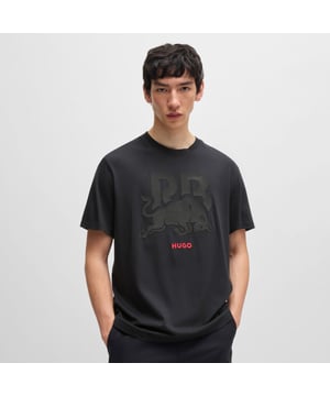 Mens HUGO x Racing Bulls Stealth Logo T-Shirt in blackA modern T-shirt in a straight fit by HUGO. Featuring special branding front and back  this top is crafted in cotton jersey. From a selection of statement-making fanwear  celebrating the RB Formula One™ Team.- Regular fit- Neckline: Crew neck- Short sleeves- 100% Cotton.  Machine washable.- Ref: 50535145-001