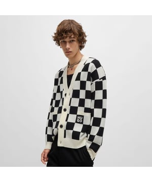 Heren HUGO Skeeches Oversized-Fit Vest met Geruit Patroon in wit - zwartDit vest van HUGO Menswear is gemaakt van zachte wol. Het op de motorsport geïnspireerde ruitje wordt geaccentueerd door geborduurd logo. - Ruimvallende pasvorm voor laagjes.- Verlengde knoopsluiting.- Oversize pasvorm- Lange mouwen- Zakken boven: Opgestikte zakken- Standaardlengte- Paslengte rug: 71cm- 50% Scheerwol 50% Polyacryl.  Handwas - Ref: 50531820-102