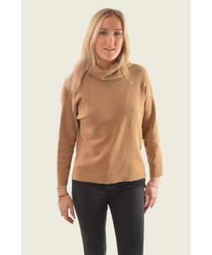 This classic jumper is made in a smooth fine knit, in a heavy weight dense knit to create a warm and soft winter jumper. Cut in a relaxed fit for a flattering look with side splits for extra comfort.
Smooth Regular-Knit
 
50% Cotton, 30% Viscose, 20% Acrylic
 
Cowl Neck
 
Front 22" Back 23.5" Shoulder to Hem
 
Long Sleeve
 
Sizing: As expected 
 
Fit: Loose Fit.