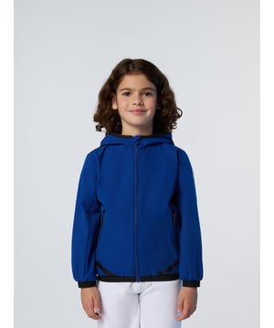 Praktisch, speels, planeetbewust. Dit kinderjack is gemaakt van gerecycled polyester om de hoeveelheid afval die naar de vuilstort wordt gestuurd te verminderen, behandeld met een magische print die tot leven komt als de stof nat wordt. Gevoerd met gerecycled mesh en voorzien van lycra bies rond de capuchon om de wind buiten te houden.