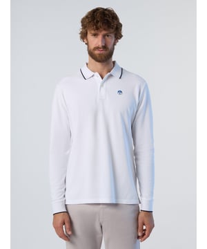 Die Ausgangsbasis für Ihre Wochenendgarderobe. Dieses vielseitige Langarm-Poloshirt aus gekämmtem Bio-Baumwollpikee honoriert unsere Verpflichtung für einen lebenswerteren Planeten. Ein kühner Schriftzug an der Unterseite des Kragens und das aufgestickte Logo auf der Brust runden den Look mit dem charakteristischen North Sails-Touch ab.