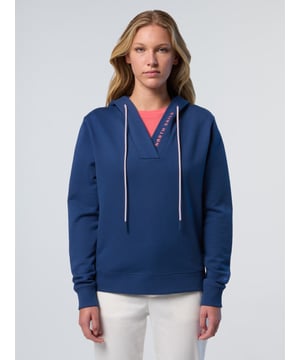 Eine unendlich vielseitige Ergänzung für Ihre Übergangsgarderobe. Dieser Kapuzenpullover aus Baumwolle aktualisiert die klassische Freizeit-Silhouette mit einem entspannten V-Ausschnitt und macht das Tragen über T-Shirts und Tanktops zum Kinderspiel. Ausgestattet mit breiten Rippenbündchen und einem dezenten North Sails-Druck.