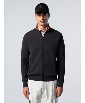Een overgangsheld die klaar is voor avontuur. Deze trui met volledige rits is gebreid van gerecycled polyester: nog een voorbeeld van onze toewijding om materialen te gebruiken die beter zijn voor de planeet. Gestyled met een hoge hals en waterdichte ritssluiting om je te beschermen, ongeacht het weer.