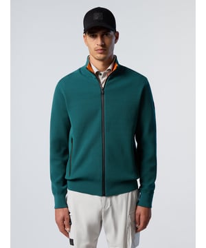 Een overgangsheld die klaar is voor avontuur. Deze trui met volledige rits is gebreid van gerecycled polyester: nog een voorbeeld van onze toewijding om materialen te gebruiken die beter zijn voor de planeet. Gestyled met een hoge hals en waterdichte ritssluiting om je te beschermen, ongeacht het weer.