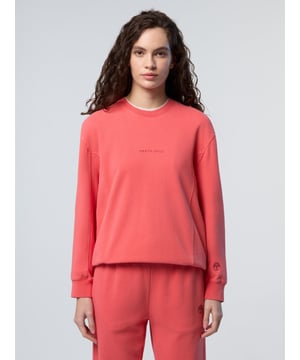 Ein lässiges Basic, aber gehoben. Dieses stückgefärbte Sweatshirt mit Rundhalsausschnitt ist aus Baumwolle gefertigt und mit einem dezenten, farblich abgestimmten North Sails-Print versehen. Seiteneinsätze und breite Rippenbündchen verleihen der entspannten Silhouette Form und Struktur.