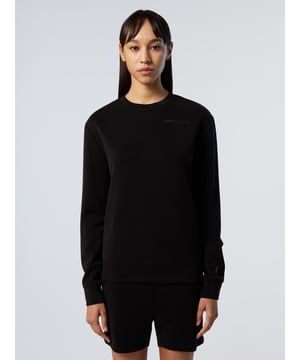 Schlank, dezent und bereit für Abenteuer. Dieses Rundhals-Sweatshirt besteht aus einem Modal-Fleece-Mix mit dezentem Schimmer und schafft die perfekte Balance zwischen Mode und Funktion. Verziert mit dezentem North Sails-Schriftzug auf der Brust für einen charakteristischen Touch.