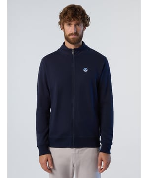 Dit sweatshirt met hoge hals brengt je naadloos van binnen naar buiten dankzij de ritssluiting. Het is gemaakt van fleece van biologisch katoen, is comfortabel, behaaglijk en vermindert ook schadelijke emissies. Verfraaid met een North Sails-patch op de borst voor een kenmerkende touch.