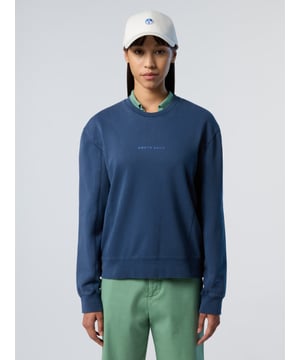 Ein lässiges Basic, aber gehoben. Dieses stückgefärbte Sweatshirt mit Rundhalsausschnitt ist aus Baumwolle gefertigt und mit einem dezenten, farblich abgestimmten North Sails-Print versehen. Seiteneinsätze und breite Rippenbündchen verleihen der entspannten Silhouette Form und Struktur.