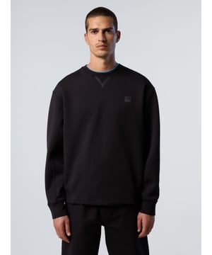Eine lässige Ikone, bereit für Abenteuer. Dieses elegante Sweatshirt besteht aus weichem, dehnbarem und strapazierfähigem Interlock-Material und ist mit sorgfältig positionierten Nähten für maximalen Komfort und Flexibilität geformt. Ein kontrastierender V-Einsatz aus Framisband sorgt für einen sportlichen Touch.