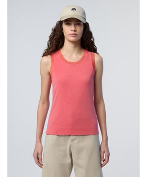 Ein klassisches Tanktop ist ein Sommer-Essential und dieses hier wird Sie nicht enttäuschen. Dieses Modell besteht aus Slub-Modal-Jersey für ein leichtes Tragegefühl und unglaubliche Weichheit und verfügt über Schlitze am Saum für maximalen Komfort. Kräftige Rippbündchen am Hals und an den Armlöchern definieren die dezente Silhouette.