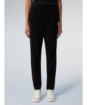 Vom Training bis zur Entspannung nach dem Training. Diese eleganten Jogginghosen sind gleichermaßen bequem und stilvoll und bestehen aus einem Modal-Tech-Fleece-Mix: langlebig, dehnbar und feuchtigkeitsableitend. Ausgestattet mit einem breiten elastischen Bund mit zwei Knebelverstellern für maximalen Halt und die perfekte Passform.