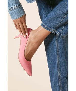 Elegant kitten heel court shoes with a mid-height heel between 5 and 6.5cm
        Sleek pointed toe design for a sophisticated silhouette
        Versatile slip-on style for easy wear
        Crafted from faux leather for a polished look
        Ideal for both office wear and special occasions
    
    Step into refined style with these Dove Kitten Heel Court Shoes from Dorothy Perkins. Perfect for the fashion-conscious woman in her 30s, these shoes strike the ideal balance between trend and timeless elegance. The mid-height heel offers comfort for all-day wear, making them an excellent choice for the office or client meetings. Pair them with tailored trousers and a crisp blouse for a professional look that transitions seamlessly from boardroom to after-work drinks. For weekend brunches or baby showers, style these versatile courts with a flowy midi dress or a smart pencil skirt and blouse combo. The pointed toe elongates the leg, while the slip-on design ensures effortless dressing. These Dorothy Perkins shoes are the perfect addition to any wardrobe, offering both style and practicality for the modern woman who values fashion without compromising on comfort.