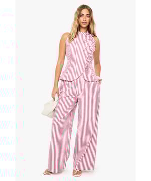 Trousers are a more sophisticated alternative to skinniesTrousers take on a realxed silhouette for the new season, with sports tailoring setting the trends and the wide leg one to watch. Pick printed palazzo pants for a dramatic day time look and tone down with a basic tee, or go for androgynous appeal in tapered man pants and wear with worn-in trainers for a trend-led twist.