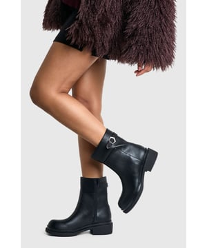 We'll make sure your shoes keep you one stylish step ahead of the crowdWhether you're keeping it simple in sliders, living the high life in heels or joining the fash pack in flatforms, you'll be heading to shoe heaven with our fashion-forward footwear collection. Boots are your day-to-night bestfriend, giving a floral dress&nbsp;that tough twist - add a biker jacket for even more attitude. Find your summer feet in jelly sandals and enjoy balmy nights in block heels.