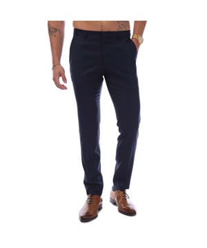 Heren Hugo Boss Getlin182 broek in donkerblauw.- Gulp met rits en haakoogsluiting.- Zijzakken.- Achterzakken.- Riemlussen.- Plat ontwerp.- Plooi vooraan.- Slim fit.- 74% Virgin Wool 18% Polyester 8% Polyamide.- Ref: 50405928405