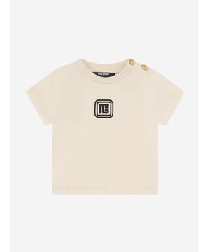 Introducing the exquisite Baby Monogram Logo T-Shirt in Beige by Balmain, an essential addition for the sophisticated young wardrobe in SS2025. Perfectly tailored for babies and children alike, this piece blends iconic style with utmost comfort. Signature Chic Featuring the celebrated Balmain monogram, this T-shirt offers timeless elegance. Superior Comfort Crafted from the softest materials, it ensures all-day ease for your little one. Versatile Hue Its elegant beige shade complements any outfit, making it a versatile staple.Elevate your child's style with this luxurious staple from Balmain. Perfect for any occasion, it promises to be a beloved item in their collection.