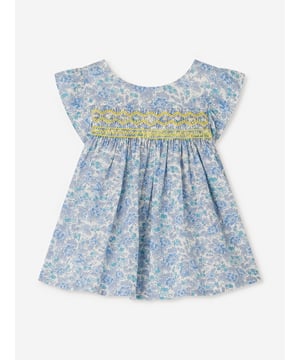 Introducing the exquisite Baby Girls Floral Naomie Blouse in Blue from bonpoint, an essential addition to her SS2025 wardrobe. Crafted in a serene blue hue, this blouse is the epitome of elegance and comfort for your little girl. Charming Floral Design Enriched with a delightful floral pattern that captures the essence of spring. Luxury Fabric Constructed with premium, soft materials ensuring seamless comfort and durability. Versatile Style Perfect for seasonal celebrations or casual playdates.Elevate her style this season with this stunning piece.