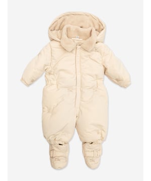 Burberry's exquisite construction and innovative outlook are embodied in this baby unisex soap snowsuit snowsuit. Engineered in a beautiful padded feather down design. It showcases a hood, subtle stitching, and the subtle logo signifying the prestigious brand. Elastic Cuffs Outer LayerPolyester Padding Down, Feathers