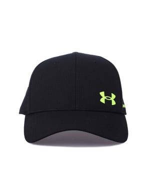 Keep your cool when training with this UA ArmourVent Cap from Under Armour. This lightweight cap is made with a pre-curved visor and structured front panels for a UA Classic Fit  while the adjustable back offers custom comfort. Built from ArmourVent Tech for an ultra-breathable  sweat-wicking and stretchy wear  it's equipped with an Iso-Chill sweatband to maintain your natural temp. Finished off with reflective Under Armour branding.