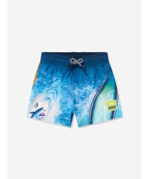 Dive into summer with the exquisite Boys Niko Surf Art Chill Swim Shorts in Blue UPF50 from molo, a splendid addition to your young gentleman's SS2025 wardrobe. Perfect for both style and sun safety, these shorts are an essential piece for any beach escape or poolside retreat. Striking Surf Art Design Features a vibrant and eye-catching blue surf print that captures the essence of youthful adventure. Sun Protection Crafted with UPF50 fabric to shield delicate skin from harmful rays. Supreme Comfort Tailored from premium soft materials, ensuring all-day comfort and ease of movement. Durable Quick-Drying Ideal for continuous wear and aquatic activities.Adorn your child in molo's signature charm and unmatched quality. Order now for a stylish and safe summer!