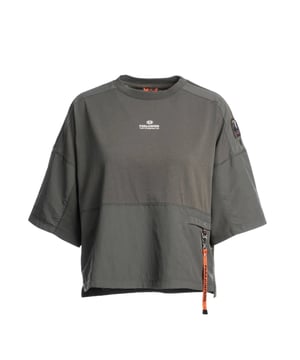 The Parajumpers Dark Mud Crop T-shirt combines contemporary style with everyday comfort, making it a must-have for your wardrobe. Crafted with attention to detail, this women's crop tee features a versatile dark mud shade that pairs effortlessly with any outfit. Its cropped fit offers a modern silhouette, perfect for layering or wearing on its own during warmer days. Designed for those who appreciate both fashion and function, this T-shirt delivers a flattering look without compromising on comfort. Elevate your casual wear with this stylish and practical piece from Parajumpers. 100% Cotton