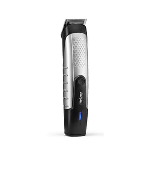 Nuestro Barbero Lithium Power, con cuchillas de acero inoxidable ultra afiladas, asegura cortes suaves y uniformes, perfectos para barbas cortas y de pocos días.Dispone de 14 longitudes de corte precisas, de 0.5 a 10 mm, y viene con 9 peines guía de fácil ajuste para recortar, dar forma y mantener tanto la barba incipiente como las barbas más largas. Además, incluye una recortador giratorio para nariz y orejas, perfecto para los detalles finales.Funciona con una batería de iones de litio y un sistema avanzado de carga rápida, ofreciendo 80 minutos de uso inalámbrico.