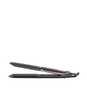 La plancha Smooth Pro 235 de BaByliss ofrece un rendimiento de nivel salón para un alisado impecable, suave y sin encrespamiento.Equipada con placas de nanocerámica, garantiza un deslizamiento ultrasuave por el cabello, mientras que su tecnología iónica antiencrespamiento aporta brillo y un acabado sedoso y elegante.Gracias a su sistema Advanced Ceramics™, alcanza rápidamente la temperatura óptima y la mantiene de forma constante para un resultado profesional sin esfuerzo.Con 6 ajustes digitales de temperatura (de 140 °C a 235 °C), se adapta a todo tipo de cabello, protegiéndolo del calor y brindando un peinado duradero.