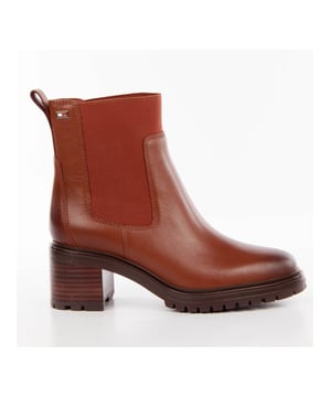 Bottine Tommy Hilfiger Chelsea Femme Marron cuir. Authentique Chaussure de la marque Tommy Hilfiger - design streetwear/sportswear de Tommy Hilfiger - Tommy Hilfiger pour Femme fashion, parfait pour la vie de tous les jours - Bottine Tommy Hilfiger de couleur Marron s'associe parfaitement avec le reste de votre dressing - matiere cuir confortable -  élastique classic - Chelsea - Synthétique