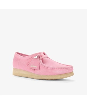 Launched in 1964, the moccasin-inspired Wallabee, with its clean and simple lines, has become an iconic Clarks design. Crafted from premium suede, it comes with a lace up fastening and distinctive contrasting crepe sole.