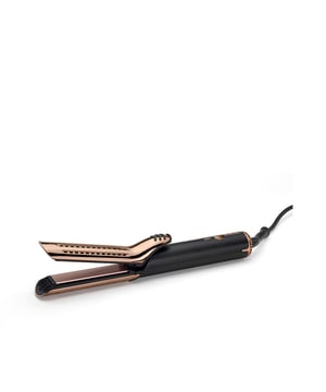 Descubre la nueva generación de rizadores con el Curl Styler Lustre de BaByliss, un innovador diseño 2 en 1 que combina el poder del calor para moldear y del aire frío para fijar los rizos, logrando un acabado suave, brillante y duradero.Su exclusivo diseño de barril dividido de titanio de 38 mm libera suavemente aire frío para sellar cada rizo a medida que se forma, mientras que las placas interiores con revestimiento cerámico alisan y protegen el cabello.Con solo colocar el mechón entre las placas y girar 180°, podrás crear rizos perfectos de forma fácil, rápida y sin esfuerzo.